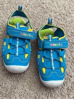 Coco melón Kids' Blue and Yellow Active Sandals